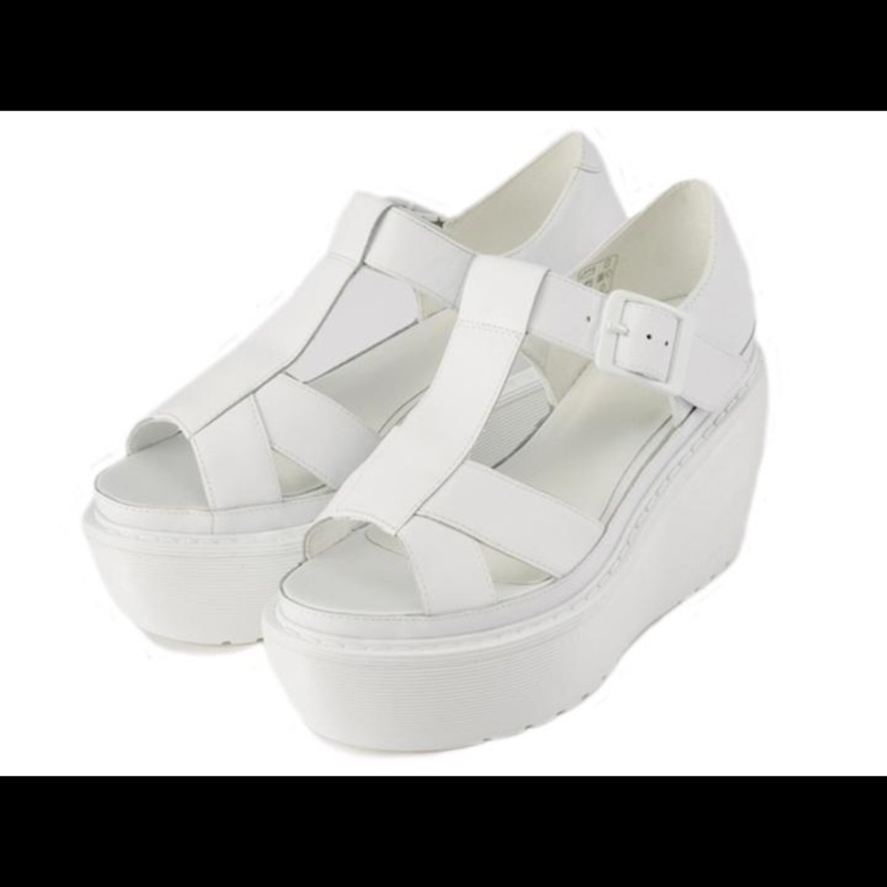 ✨🌙✨ White Adaya Dr Marten Sandals ✨🌙✨